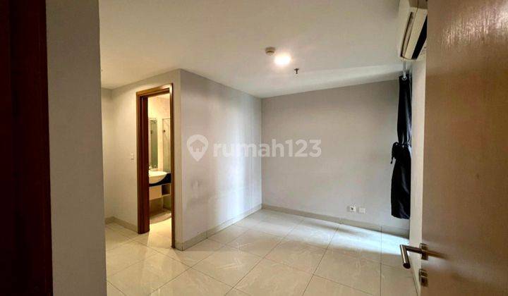 ruang keluarga apartemen the mansion bougenville kemayoran