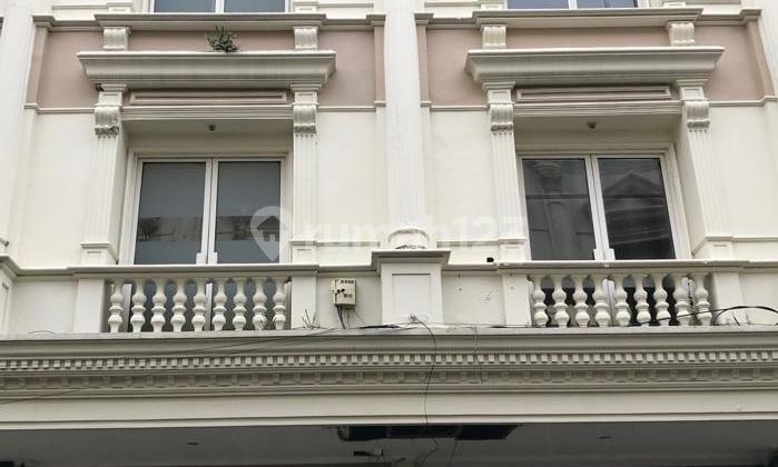 Ruko Royal Palace Soepomo Tebet-bangunan 4 Lantai