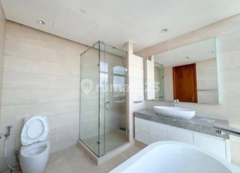 kamar mandi apartemen la maison barito,kebayoran baru