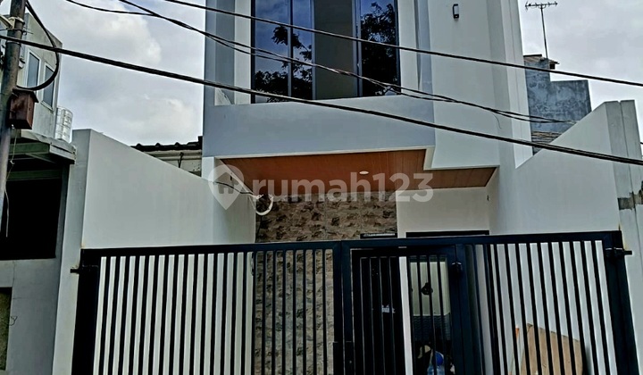 House in Central Sunter Mas - 3-Car-Wide Street