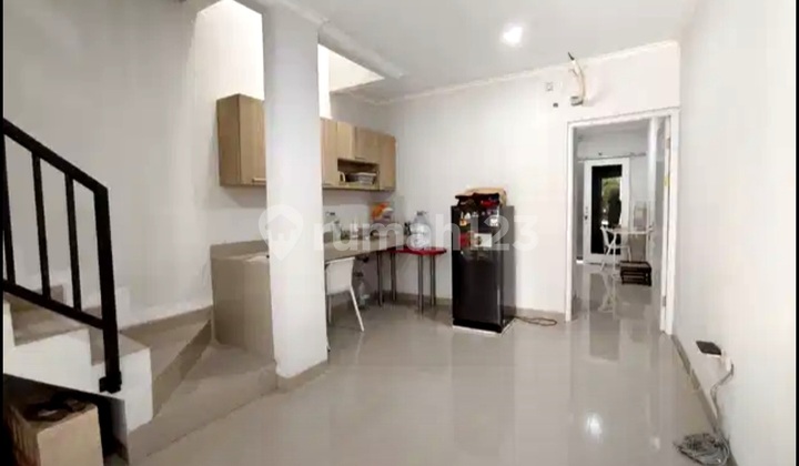 House in Serdang Kemayoran - 3-Story Building 2