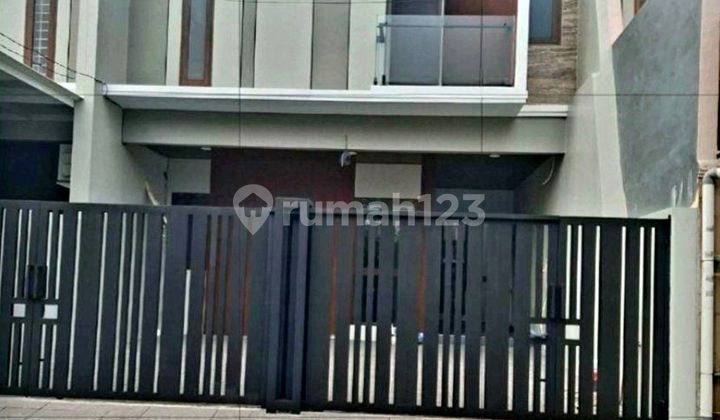 House in Cempaka Putih Tengah - Wide Road Access