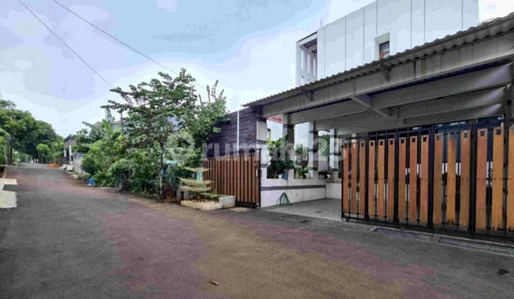 tampak depan rumah di kavling kowilhan setu,cipayung