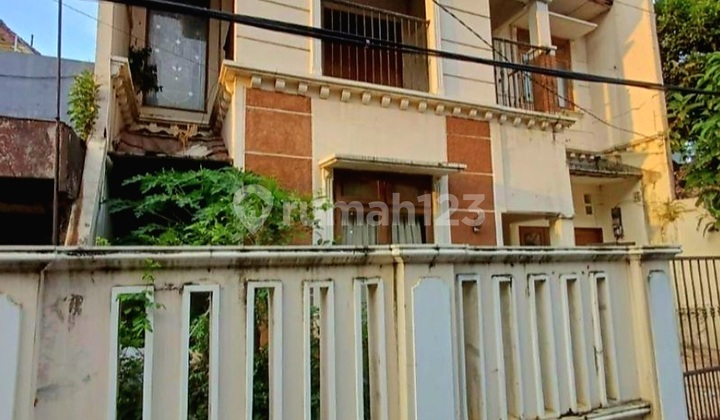 House on Jl Purwodadi Menteng Central Jakarta House on Jl Purwodadi Menteng Central Jakarta