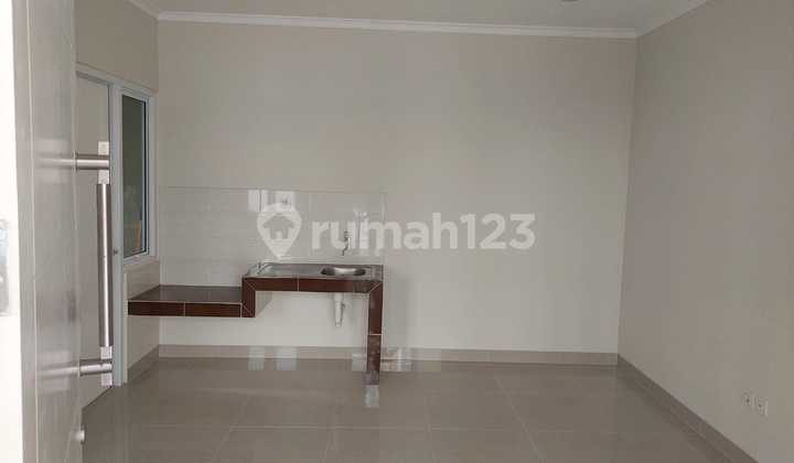 Rumah 3 Lantai Bergaya Modern Minimalis di Samara Village 2