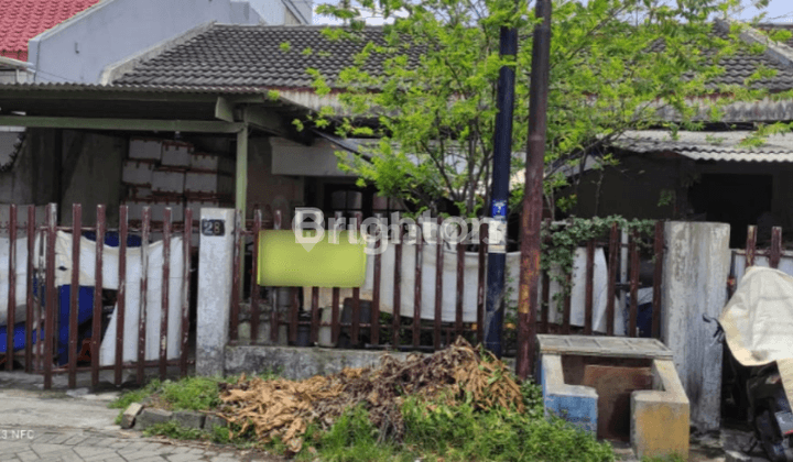 RUMAH HITUNG TANAH LINGKUNGAN NYAMAN ROW JALAN LEBAR DI KUTISARI INDAH 1