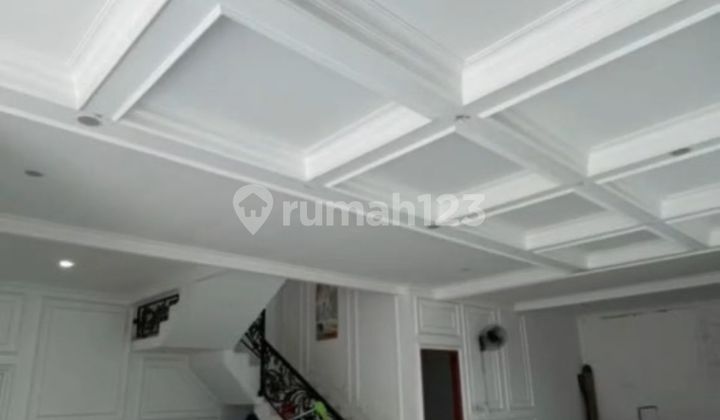 Dijual Rumah Besar Ada Lapangan Olahraga Pribadi di Tapos Depok 2