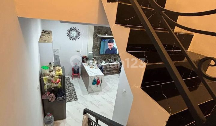 Dijual Segera Rumah Baru 2 Lantai Full Furnish di Jagakarsa 2