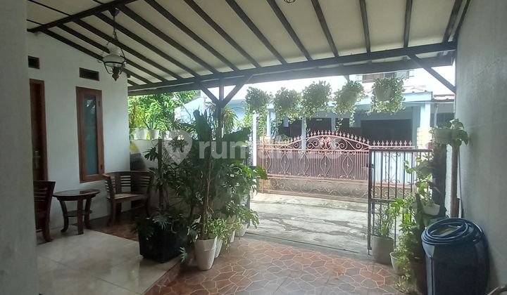 For Sale Beautiful 1½ Story House, Move-in Ready in Galaxy