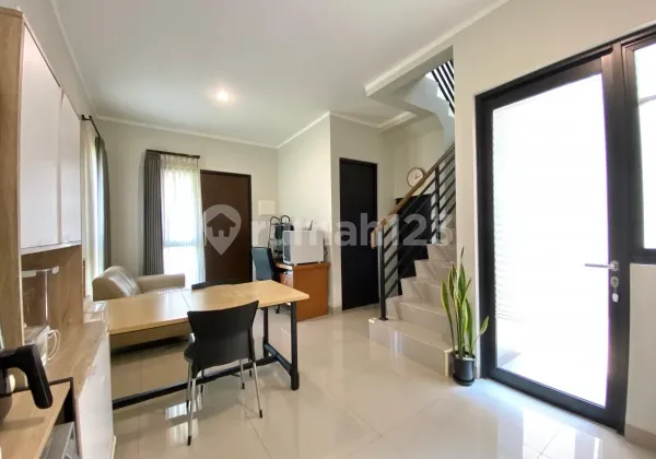 Beautiful Corner Mid-Unit Ready-to-Live Magenta Summarecon Bekasi 2