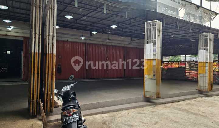 For rent 4 connected shophouses next to the highway 2