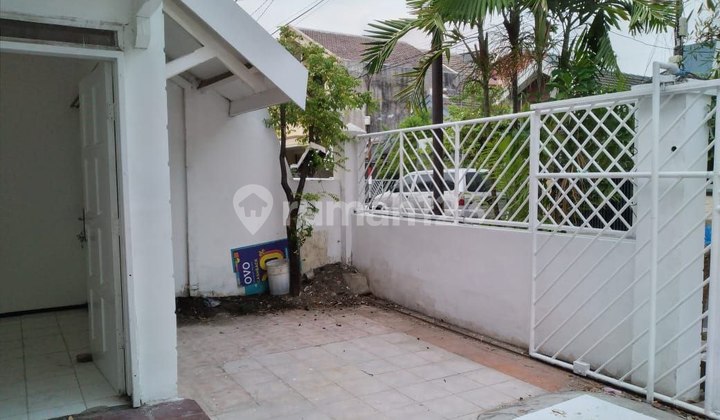 Dijual Rumah Wisma Permai Dekat Kampus Dan Mall Strategis Butuh Minim Renovasi di Jl. Wisma Permai Barat, Mulyorejo, Kec. Mulyorejo, Surabaya, Jawa Timur, Dharma Husada SHM Rumah 2