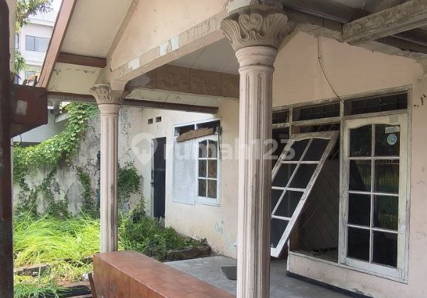 Dijual Rumah Lama Hitung Tanah Dekat Beberapa Kampus Swasta Rumah di Jl. Semolowaru Utara, Semolowaru, Kec. Sukolilo, Surabaya, Jawa Timur, Semolowaru SHM 2