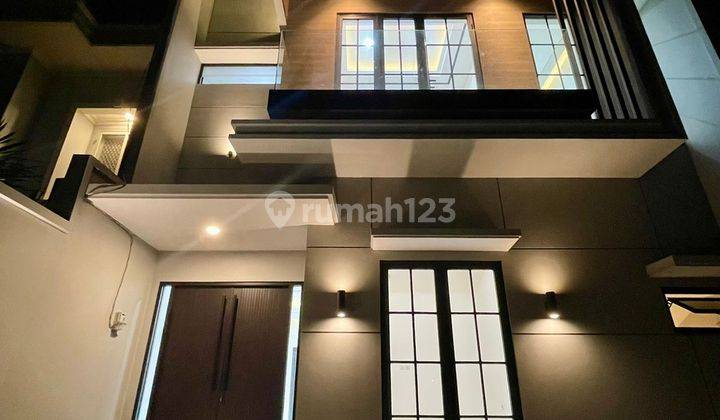 Rumah Baru di Manyar Lokasi Strategis Dekat Tengah Kota City View 1