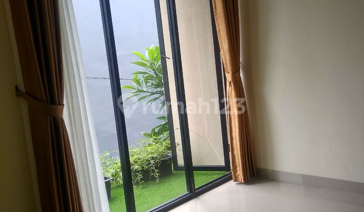 Rumah exclusif  2 Lantai Lokasi dekat mall pgc
