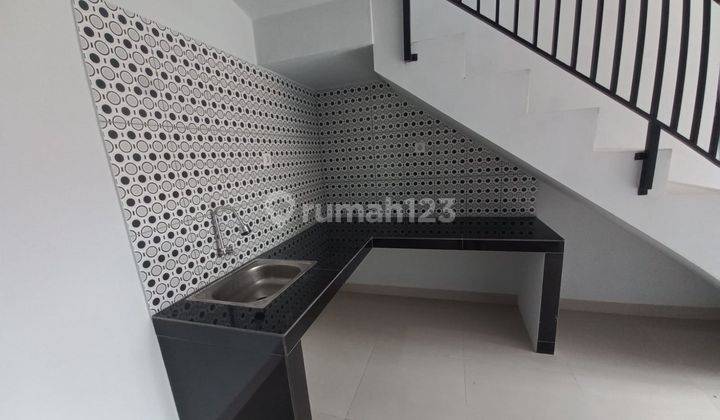 Rumah minimalis 2 lntai plus roftop lokasi dekat stadion jis sunter 5