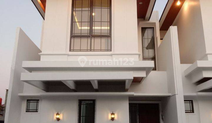 Rumah modern 2 lantai dekat pintu tol jatihasih 1