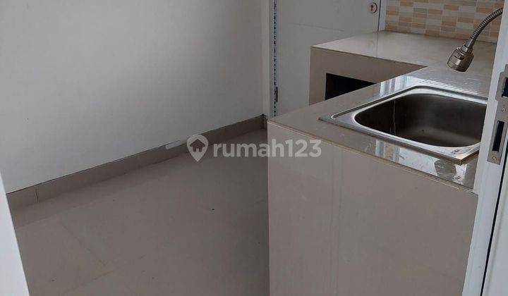 Disewakan rumah cantik 2 lantai lokasi dekat lrt ciracas 2