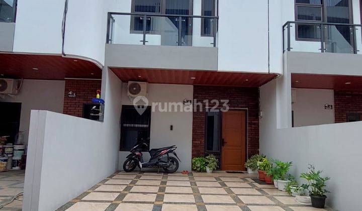 Rumah Mewah 3 Lantai Lokasi Dekat Green Pramuka Square Mall 1