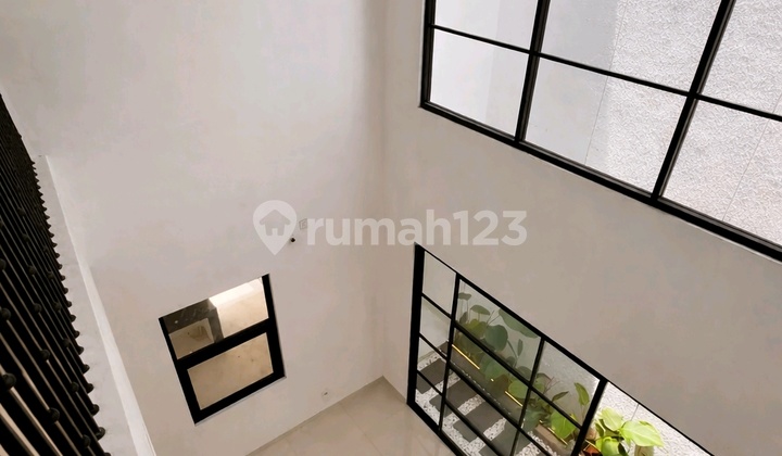 Rumah Baru 2 Lantai Purimas Regency Rungkut Dekat Upn, Raya Merr 2