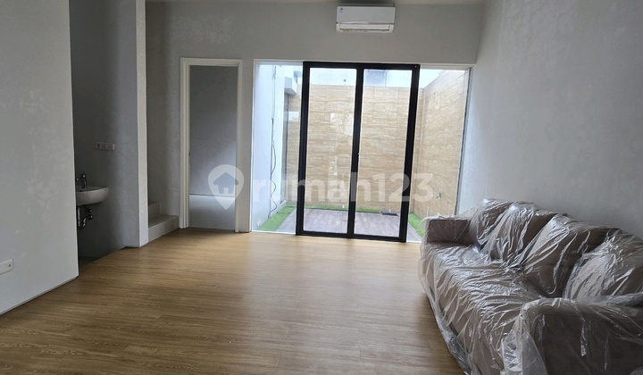 2-Storey Semi-Furnished House Grand Sunrise Menganti Gresik 2