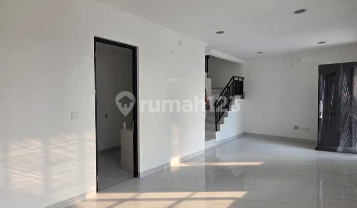 Disewakan Rumah Pik2 Big Balcony, 3 Kamar Tidur 2