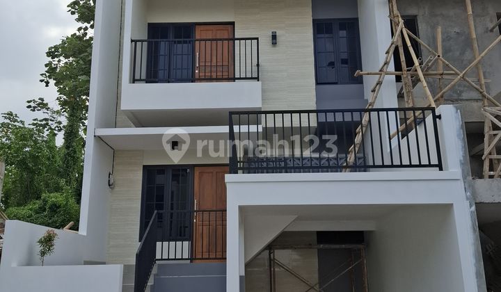 Beli Rumah Balcony Baru Rasa Beli Villa Pribadi di Banyumanik Semarang 1