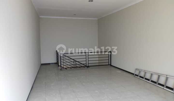 Strategic Shop House for Sale on Cemara Raya, Banyumanik, Semarang 2