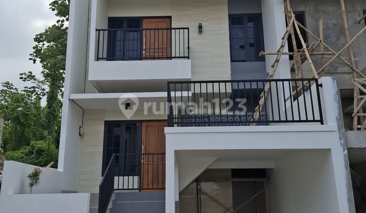 Rumah Balcony dengan View Gunung di Pudakpayung Semarang 1
