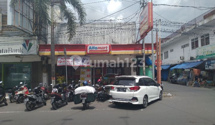 Ready-to-occupy shophouse in the center of Mojokerto City. Ready-to-occupy shophouse in the center of Mojokerto City.