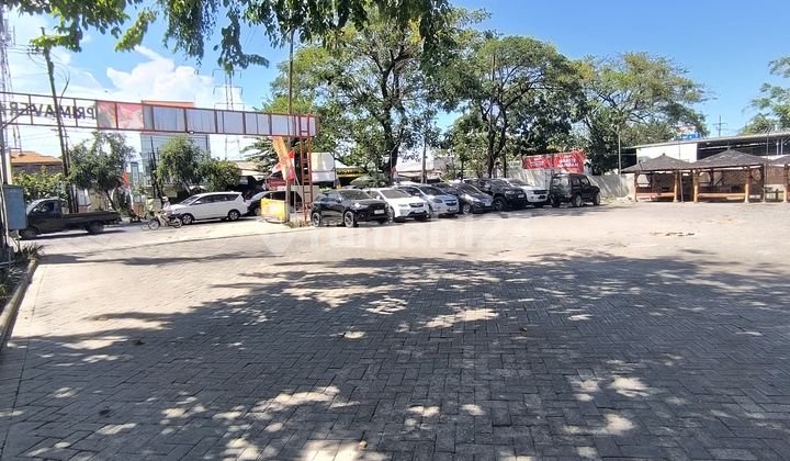 Former Sport Center building on Raya Wiyung, West Surabaya Former Sport Center building on Raya Wiyung, West Surabaya