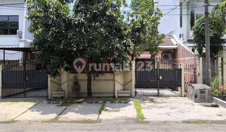 Former Office House in Taman Bendul Merisi South, South Surabaya Former Office House in Taman Bendul Merisi South, South Surabaya