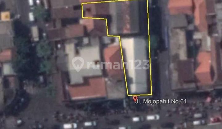 Ready-to-occupy shophouse in the center of Mojokerto City. Ready-to-occupy shophouse in the center of Mojokerto City.