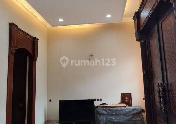 Rumah cantik 2,5 Lantai Puri Indah Kembangan 2