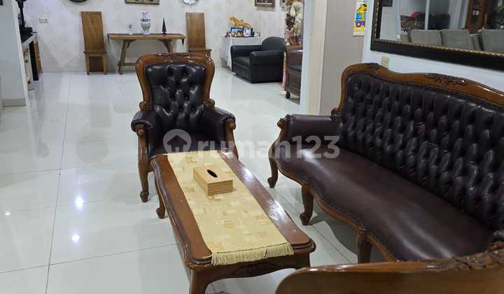 Beautiful House on Main Road Suitable for Business