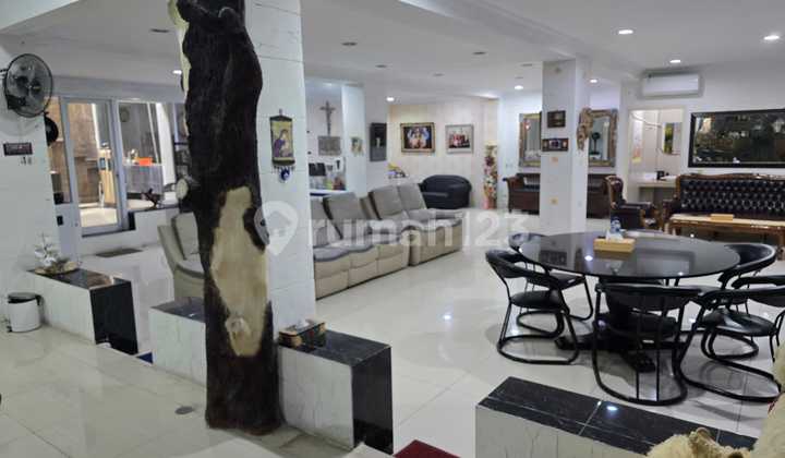 Beautiful House on Main Road Suitable for Business