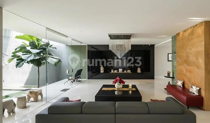 Luxury House in Vaforit Block Puri Indah Kembangan 2