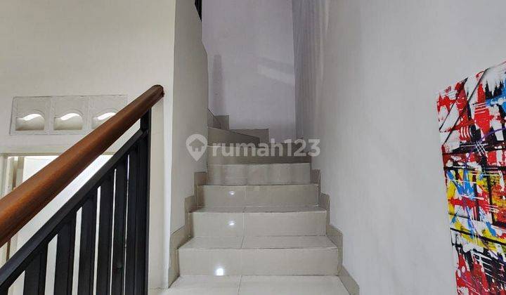 Rumah cantik 2 Lantai Taman semanan Indah 2