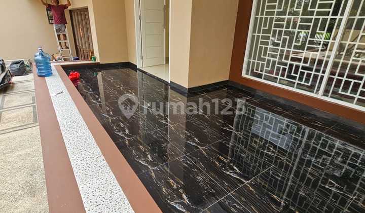 Rumah Cantik New 3 Lantai Jl.boulevard Citra Garden 5 2