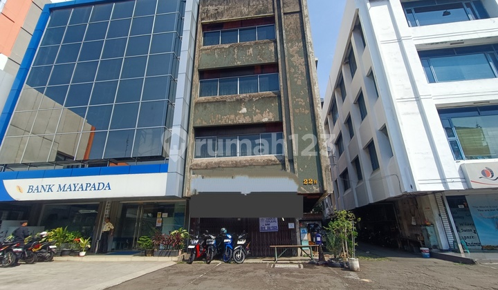 4-Story Shophouse Suitable for Business in Pasar Baru, Central Jakarta