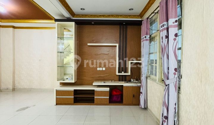 2-Story House Full Renovation New West Jakarta 2-Story House Full Renovation New West Jakarta