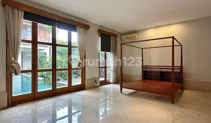 Modern Tropical House Dalam Komplek Kemang, LT 800 LB 500 2