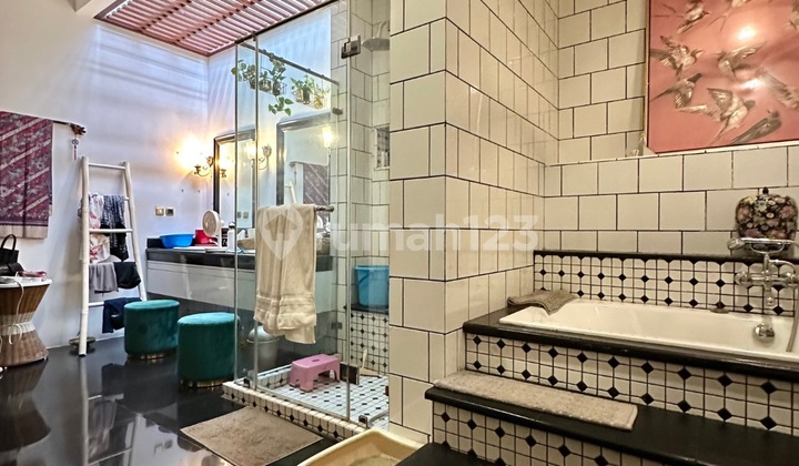 Modern Tropical House Dalam Komplek Kemang, LT 450 LB 400 2