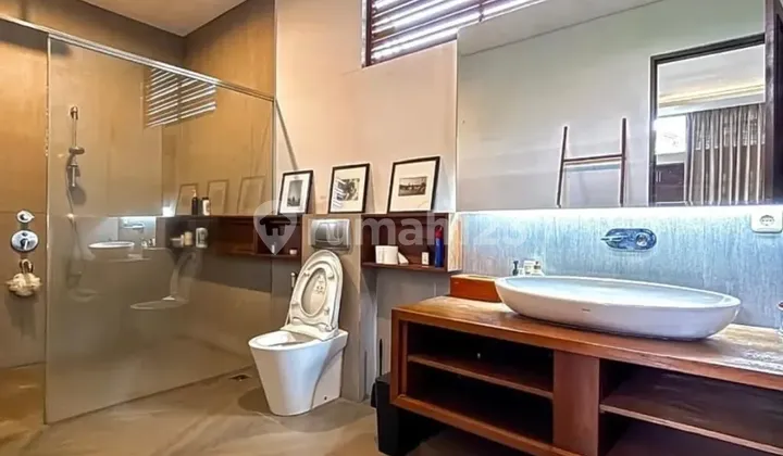 Rumah Bagus Halaman Luas di Veteran, LT 1700 LB 500 2