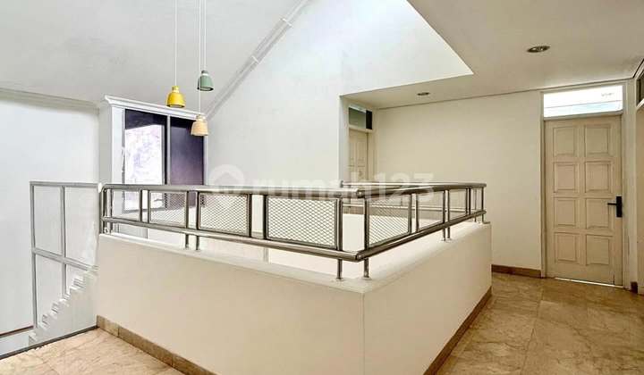 Modern Minimalist House di Senopati Kebayoran Baru, LT 329 LB 700 2