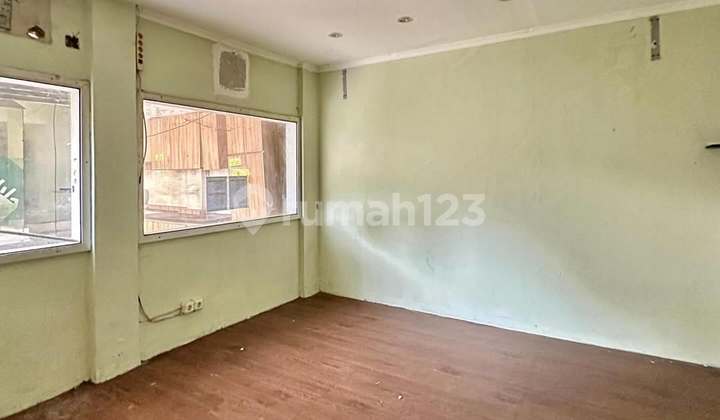 Rumah Lama Terawat Hitung Tanah di Menteng, LT 609