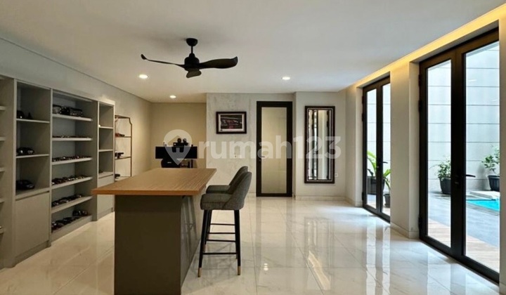 Tropical House Terenovasi di Komplek Mega Kuningan, LT 364 LB 600 2