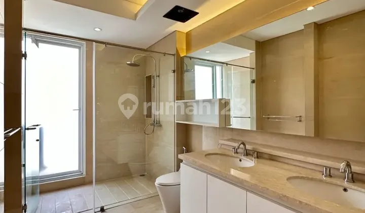 Rumah Modern Tropis di Townhouse Kemang, LT 370 LB 450 2