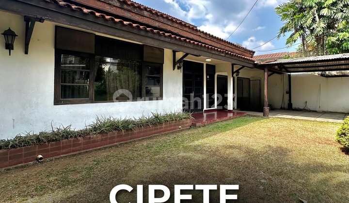 Rumah Halaman Luas Hitung Tanah di Cipete, LT 692 LB 407