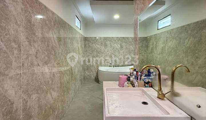 Modern Classic House Dalam Cluster Bintaro Sektor 8 LT 354 LB 470 2